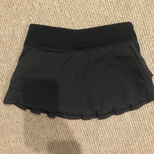 Black ivivva set the pace skirt, size 7